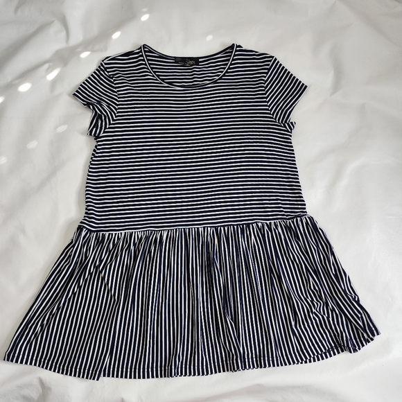 Suzanne Betro Top Short Sleeve Navy and White Striped Peplum Tee Size Medium - Picture 9 of 9